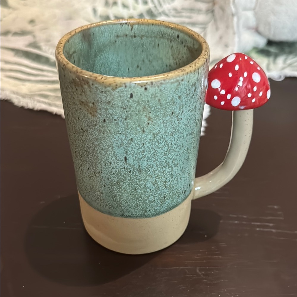 Mug with mushroom head-like new
